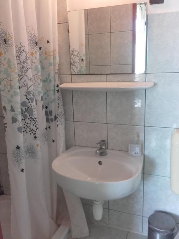 Domino Panzio Bed & Breakfast Székesfehérvár Екстериор снимка
